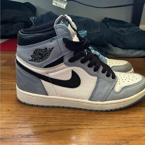 Jordan 1 High Unc Blue Sz 9.5 Comes with box and alternate laces